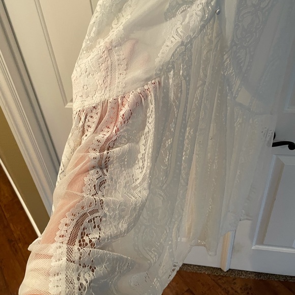 White lace dress - perfect for bride-to-be - Picture 5 of 6